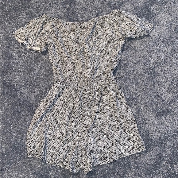 Unworn off the shoulder romper - Picture 2 of 2